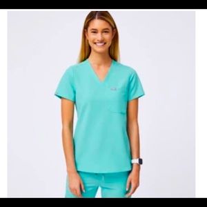 Figs women’s Catarina top fresh aqua